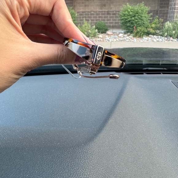 CHRISTIAN DIOR
Tortoise Shell Acetate Frames Foliage Printed Umbrage Sunglasses - Picture 2 of 7